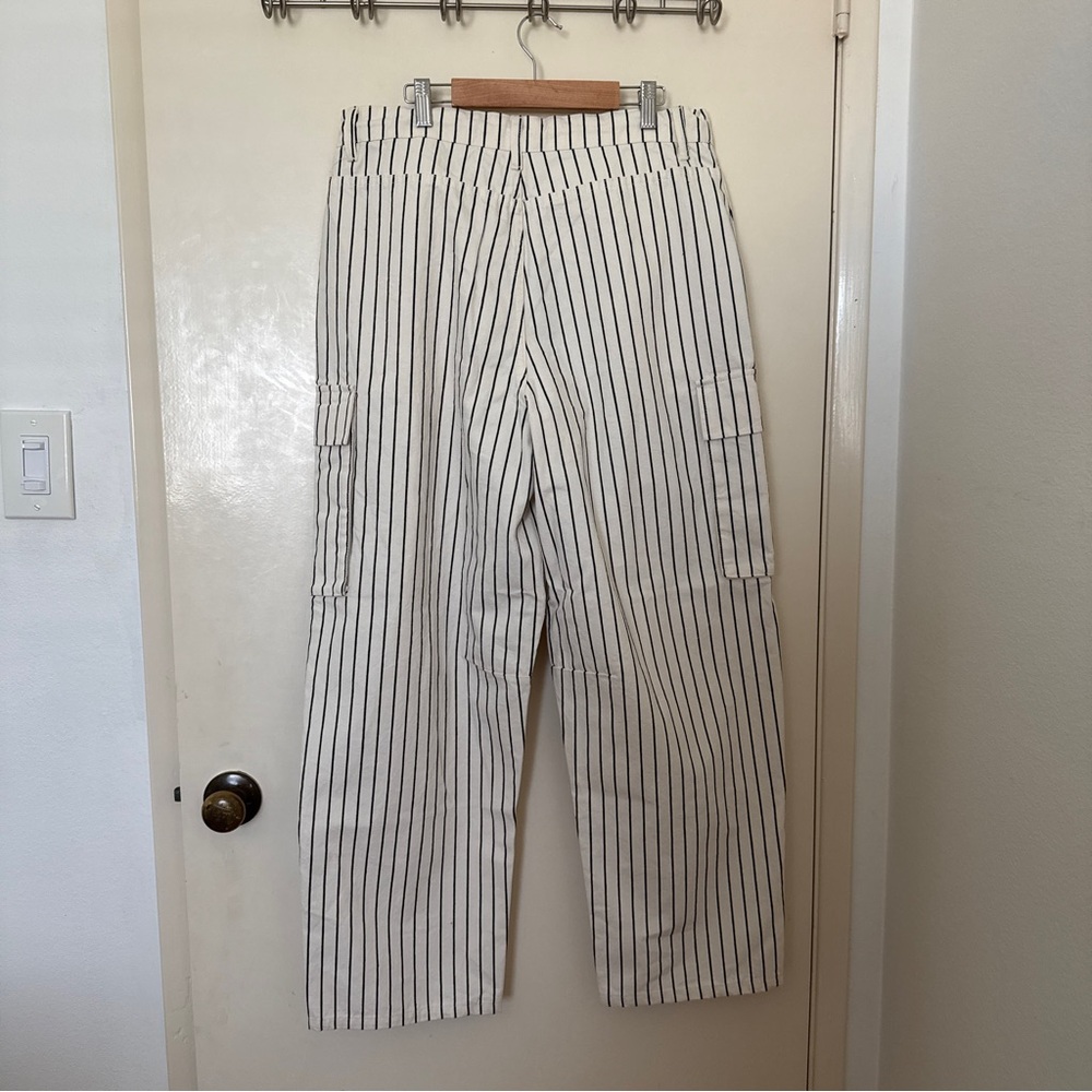Future collective mid rise Striped cargo barrel Jean - Black and cream sz 10 - Picture 8 of 8